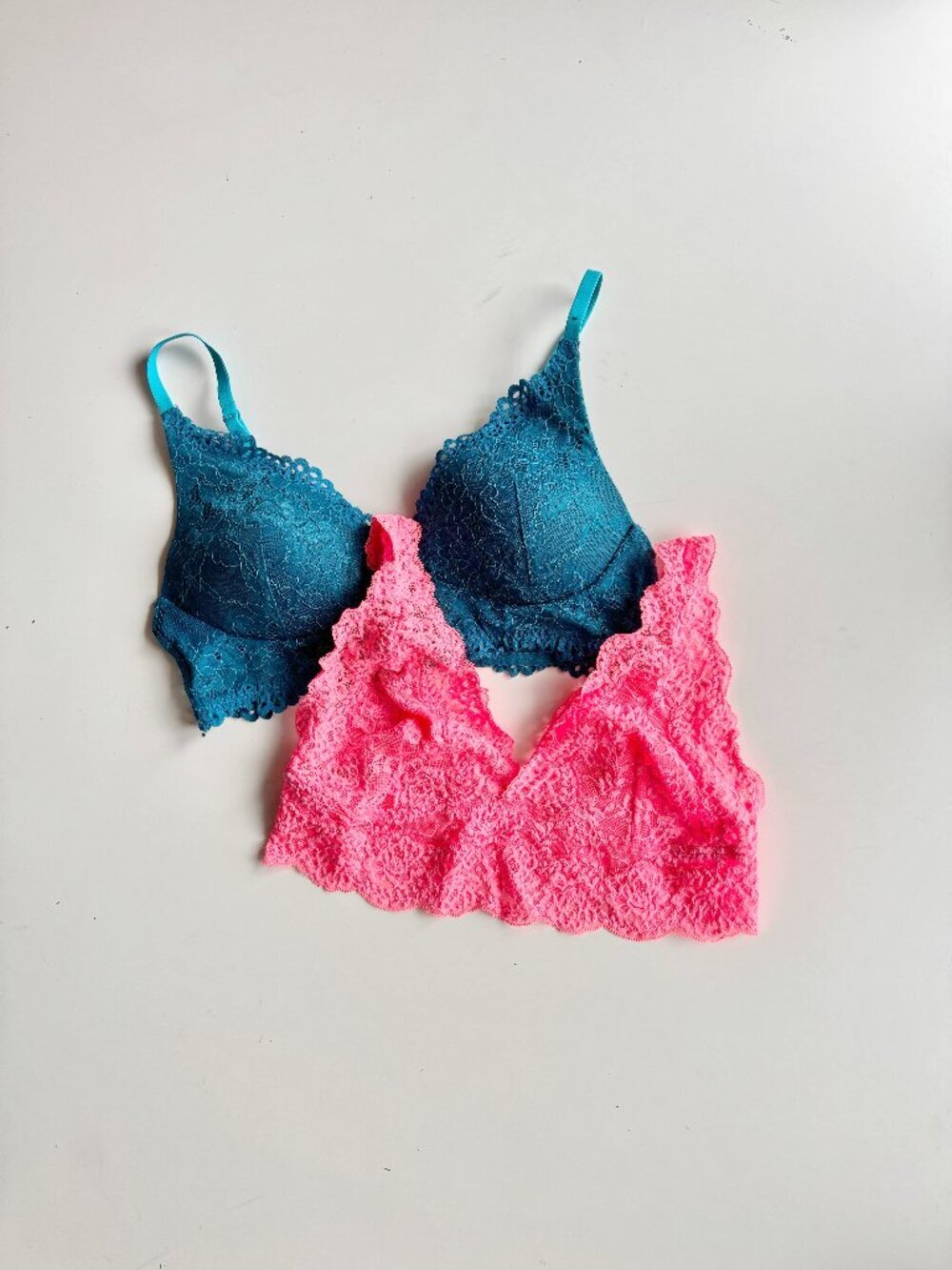 Lot of 2 LA SENZA Teal Neon Pink Stretch Lace Plunge Bralettes Bras, Size M